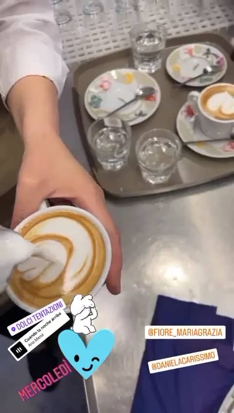 Composizione di un cappuccino con latte art da Dolci Tentazioni