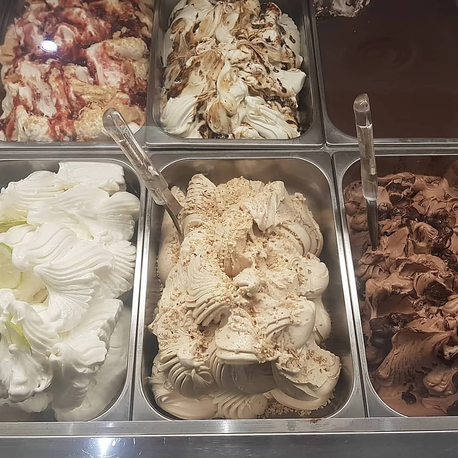 Vaschette di gelato artigianale di Dolci Tentazioni