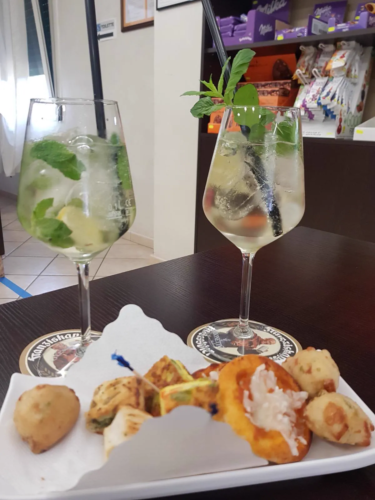 Aperitivo con cocktail e stuzzichini di Dolci Tentazioni