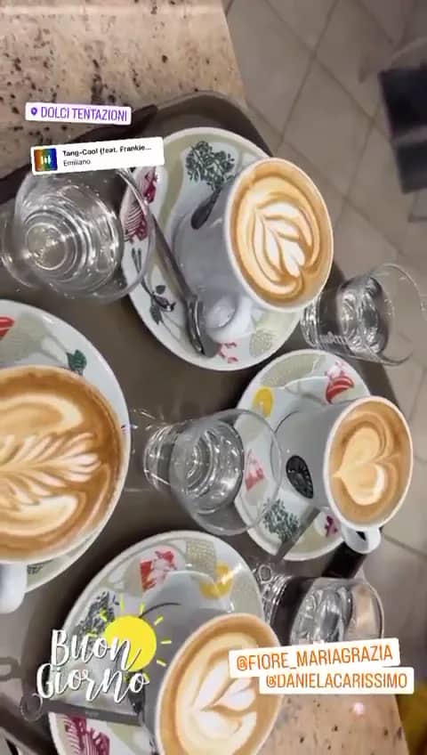 Cappuccini serviti al banco di Dolci Tentazioni