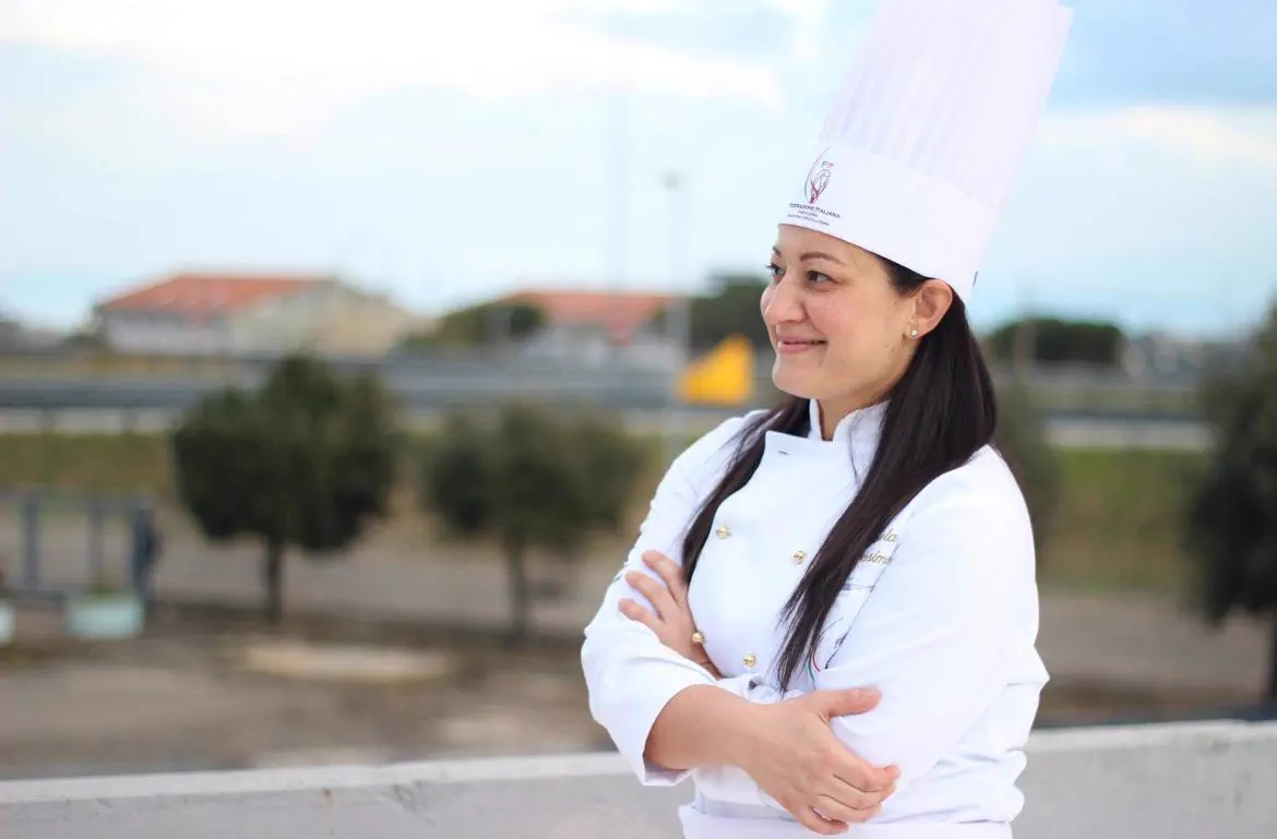 Daniela Carissimo al lavoro nel laboratorio Dolci Tentazioni