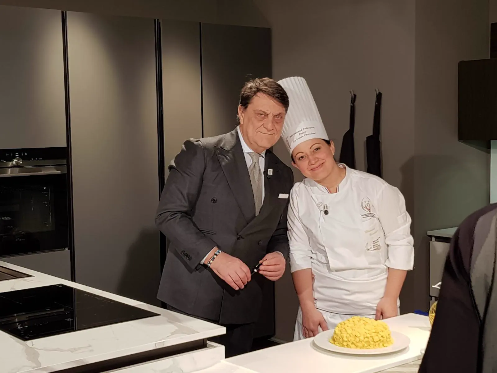 Daniela Carissimo in studio per una trasmissione televisiva