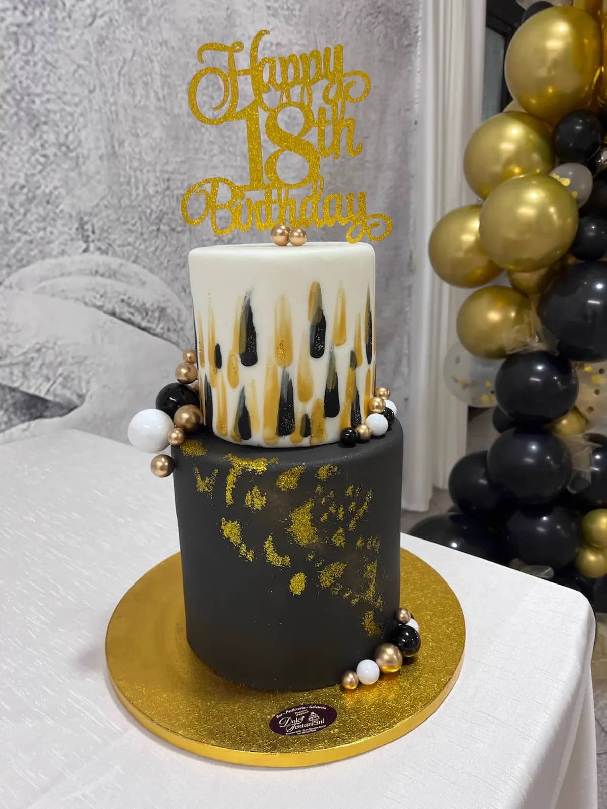 Torta per diciottesimo realizzata da Dolci Tentazioni