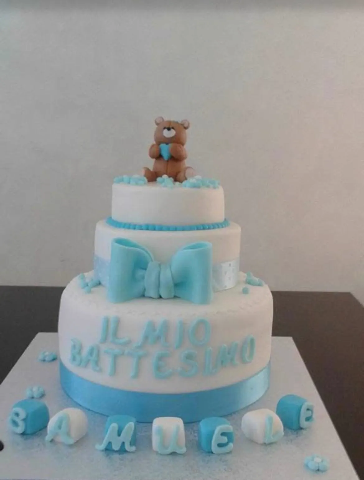 Torta per battesimo con orsetto realizzata da Dolci Tentazioni
