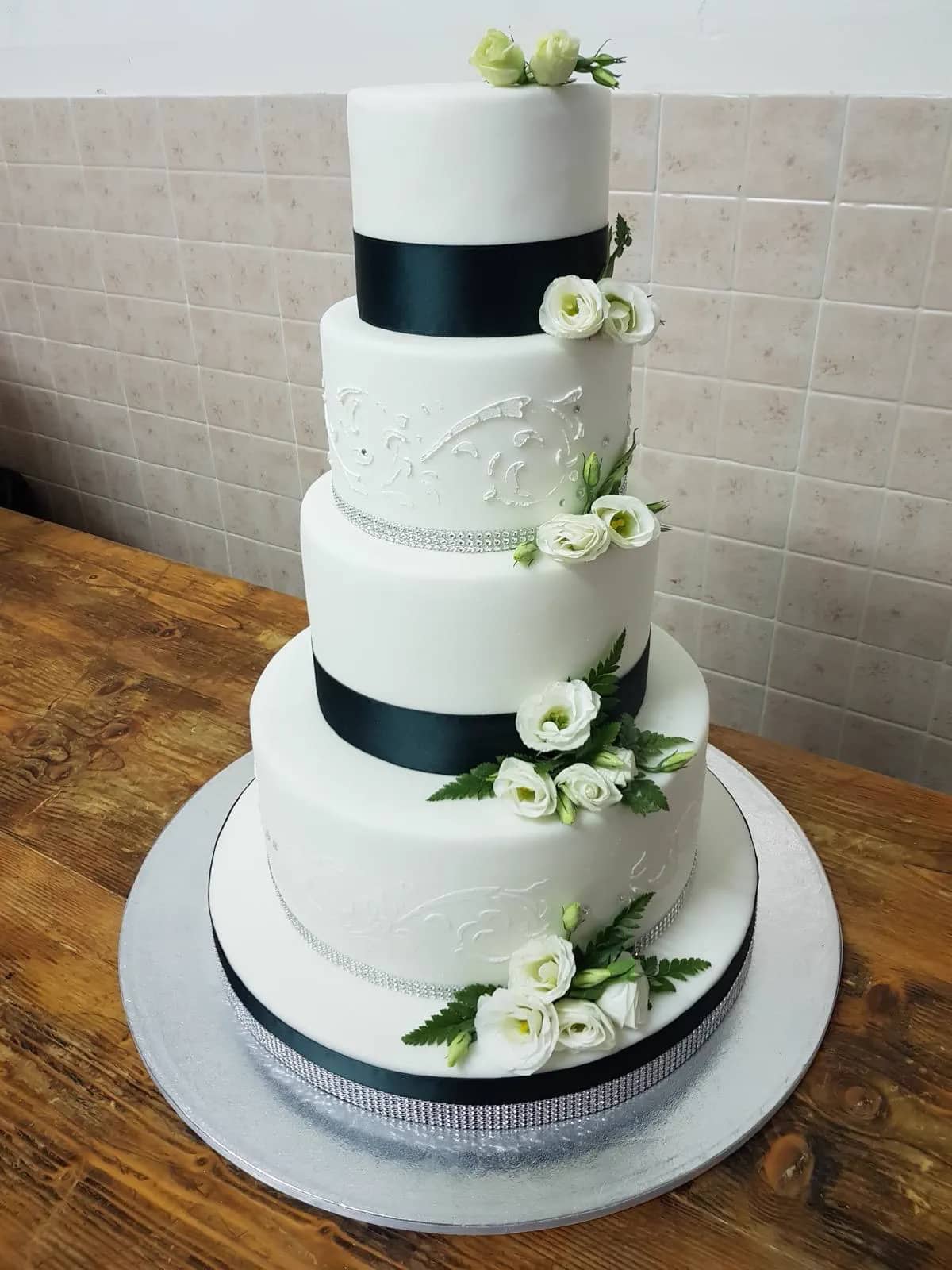 Torta nuziale elegante realizzata da Dolci Tentazioni