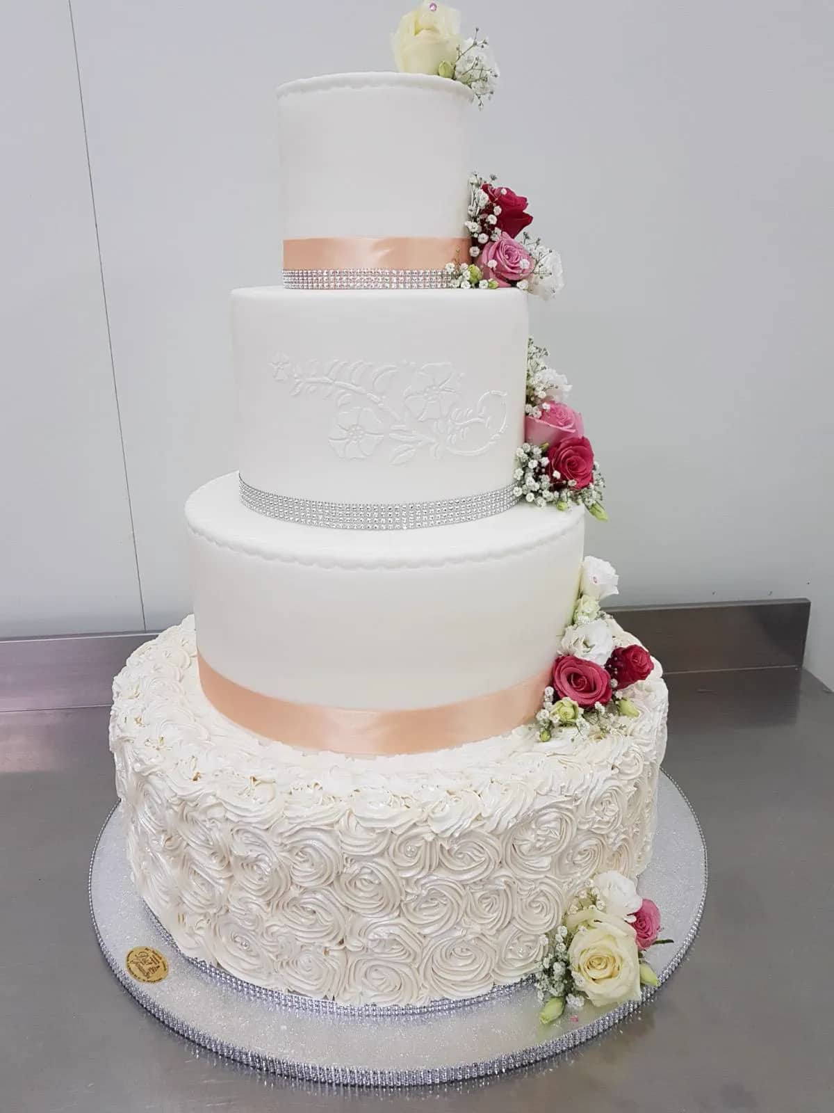 Torta nuziale romantica realizzata da Dolci Tentazioni