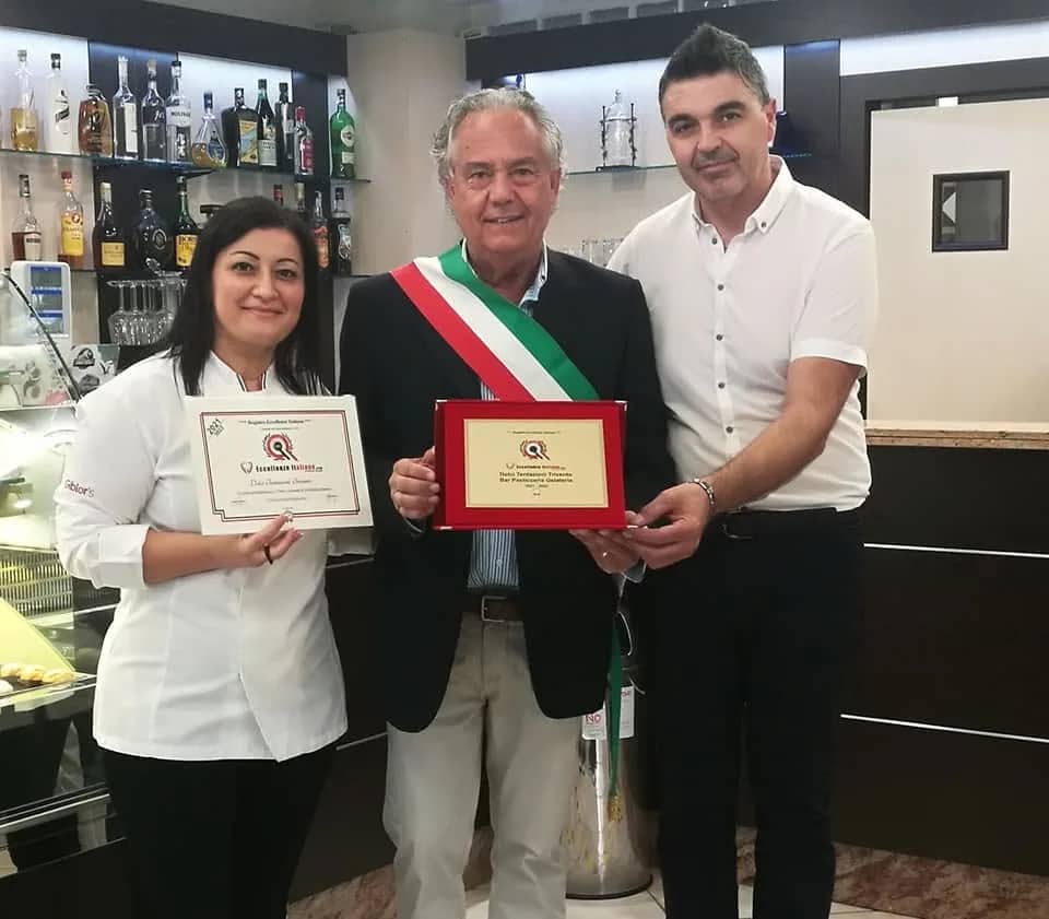 Daniela Carissimo e Palmerino Griguoli con il sindaco di Trivento al riconoscimento Eccellenze Italiane
