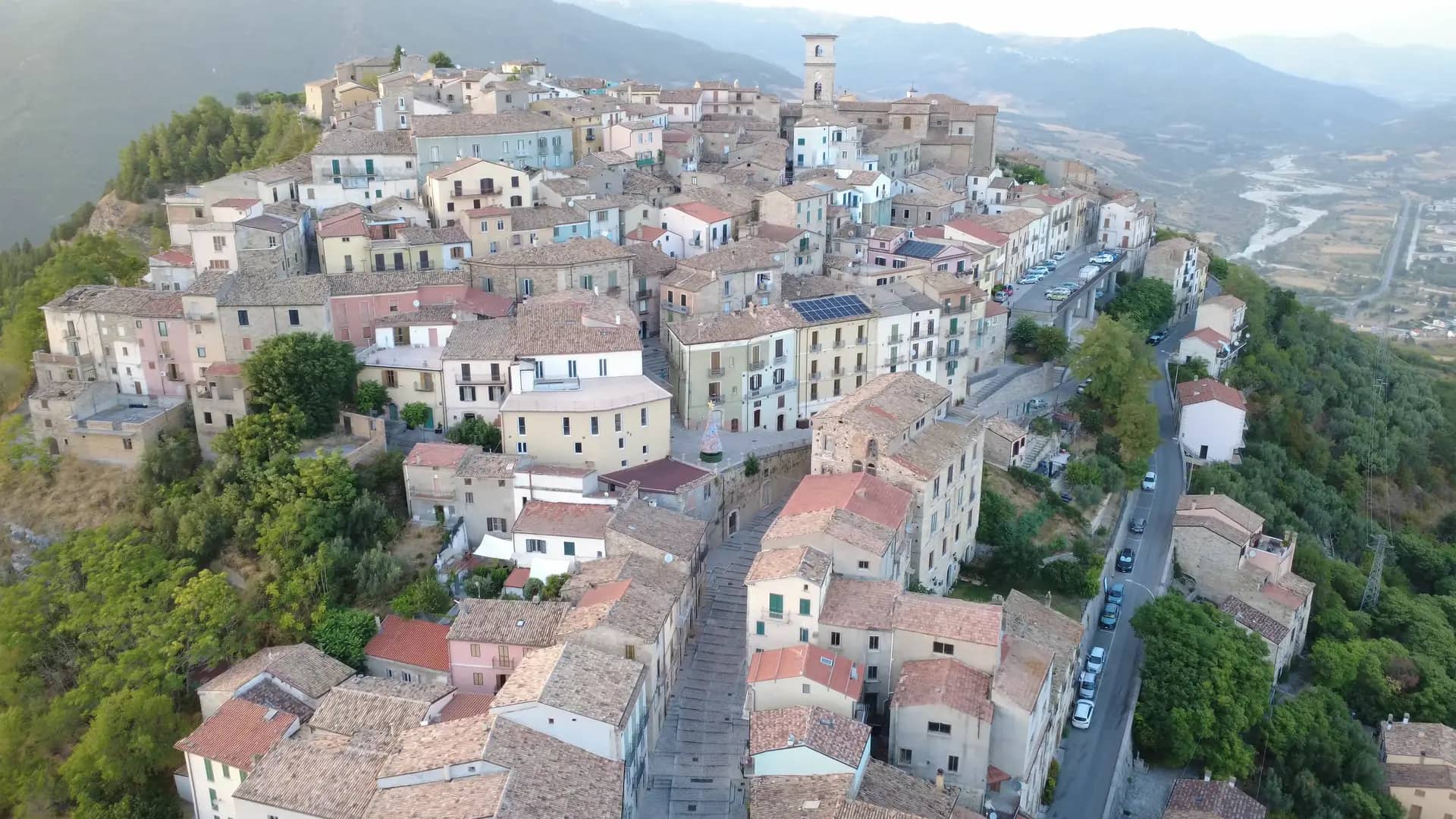 Ripresa aerea di Trivento e del locale Dolci Tentazioni